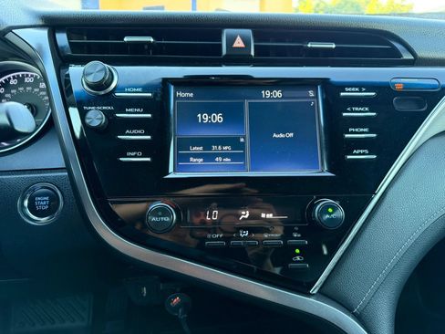 Used 2018 Toyota Camry SE w/ Moonroof Package FWD image 24
