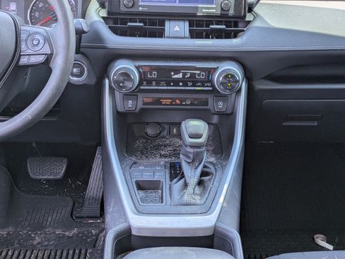 Used 2020 Toyota RAV4 XLE w/ Convenience Package FWD image 18