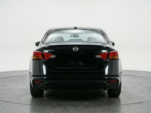 Used 2025 Nissan Altima 2.5 SV FWD image 7