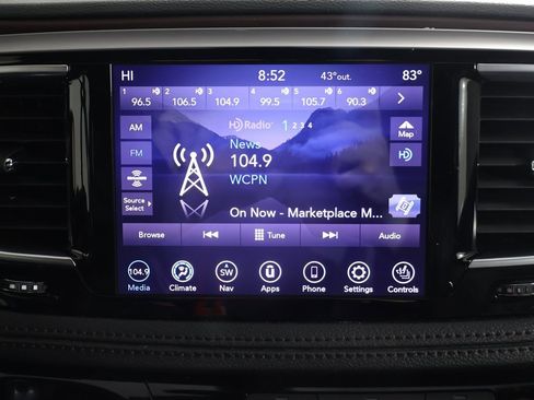 Used 2020 Chrysler Pacifica Limited image 45