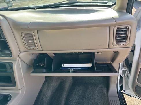 Used 2003 Chevrolet Avalanche 4x4 w/ Suspension Package, Off-Road image 40