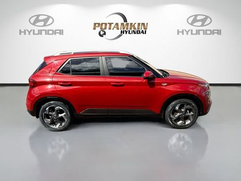 Used 2022 Hyundai Venue SEL image 4