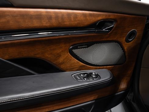 Used 2024 Aston Martin DB12 Coupe RWD image 34