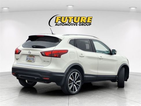 Used 2017 Nissan Rogue Sport SL image 4