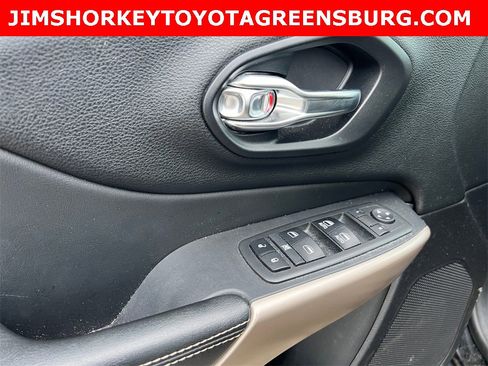 Used 2017 Jeep Cherokee Limited image 13