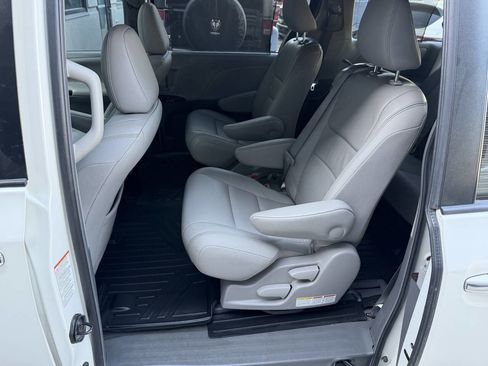 Used 2016 Toyota Sienna image 16