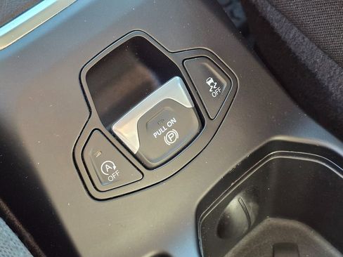 Used 2023 Jeep Renegade Latitude image 35