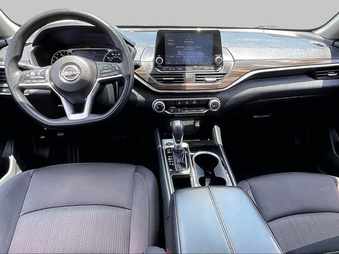 Used 2024 Nissan Altima 2.5 SV FWD image 13