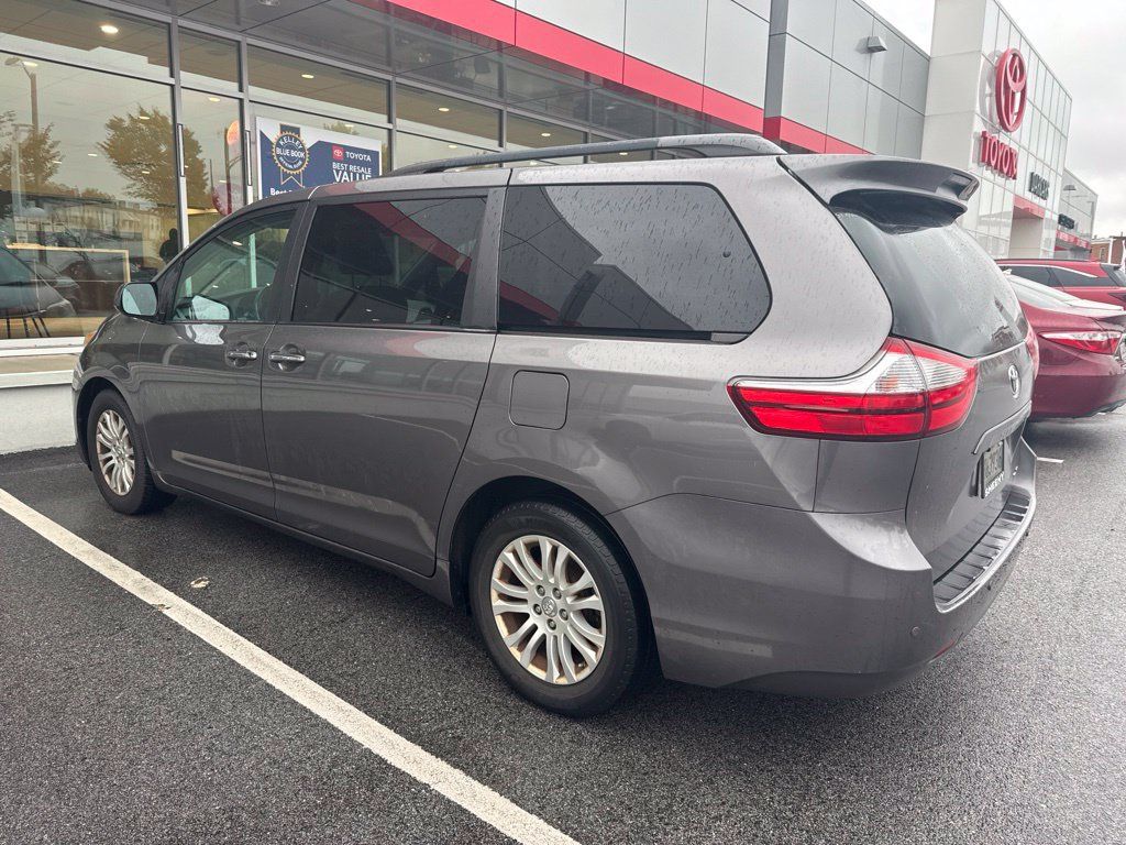 Used 2017 Toyota Sienna XLE w/ XLE Navigation Package FWD image 4