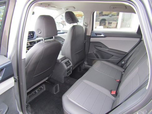 New 2024 Volkswagen Taos SE image 10