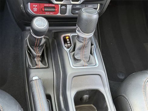 Used 2022 Jeep Gladiator Mojave w/ Cold Weather Group image 15