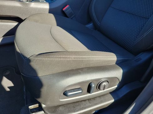 Used 2024 GMC Terrain SLE w/ Driver Convenience Package image 14