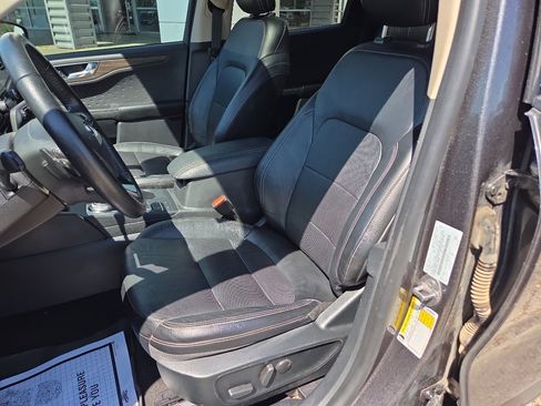Used 2020 Ford Escape Titanium AWD/4WD image 25