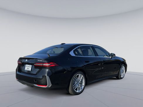 New 2025 BMW 530i xDrive w/ Premium Package image 5