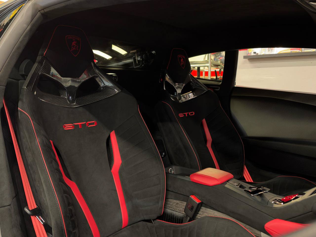 Used 2022 Lamborghini Huracan STO RWD image 27