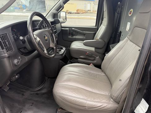 Used 2016 Chevrolet Express 2500 RWD image 16