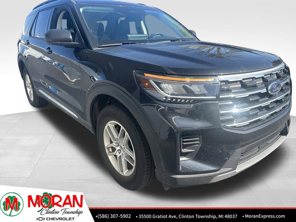 Used 2025 Ford Explorer Active AWD/4WD image 2