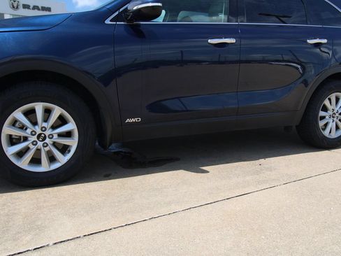 Used 2019 Kia Sorento AWD w/ LX Convenience Package image 11