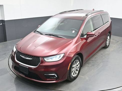 Used 2021 Chrysler Pacifica Touring w/ Cold Weather Group FWD image 34