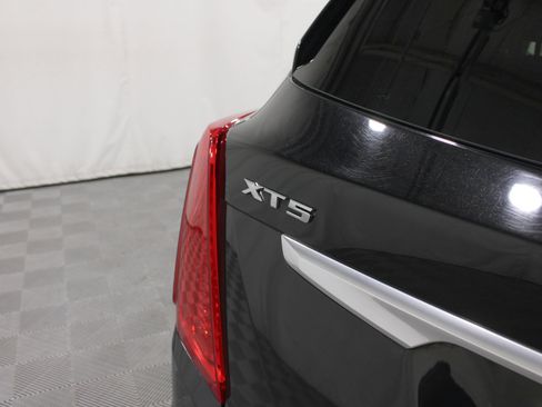 Used 2017 Cadillac XT5 Luxury w/ Driver Awareness Package AWD/4WD image 29