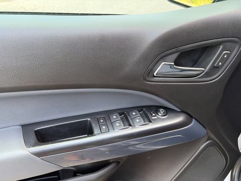 Used 2017 Chevrolet Colorado Z71 AWD/4WD image 12