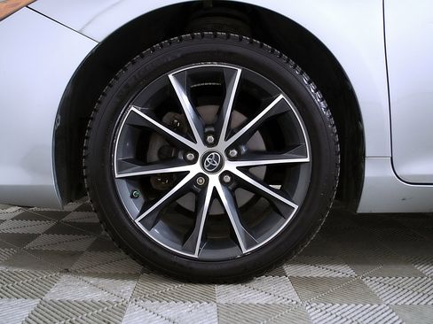 Used 2017 Toyota Camry XSE FWD image 11