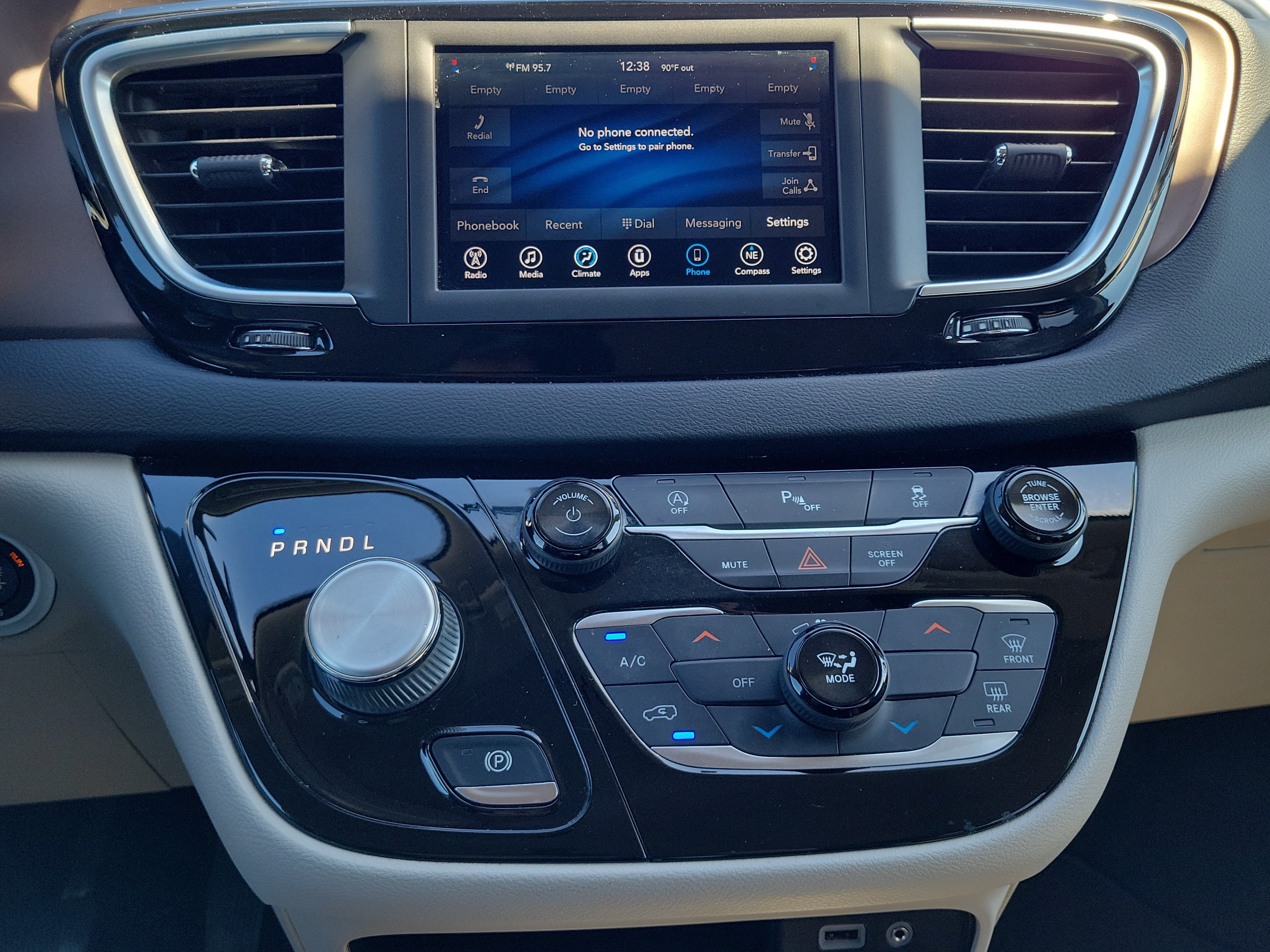 Used 2019 Chrysler Pacifica LX w/ Tire & Wheel Group FWD image 25