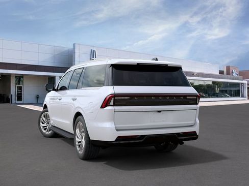 New 2027 Lincoln Navigator Premiere RWD image 8