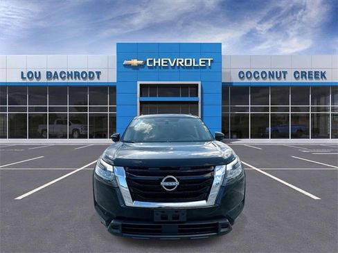 Used 2024 Nissan Pathfinder SV image 3