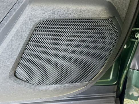 Used 2023 Toyota Highlander XLE AWD/4WD image 15