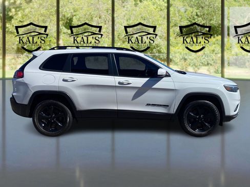 Used 2020 Jeep Cherokee Latitude Plus image 4