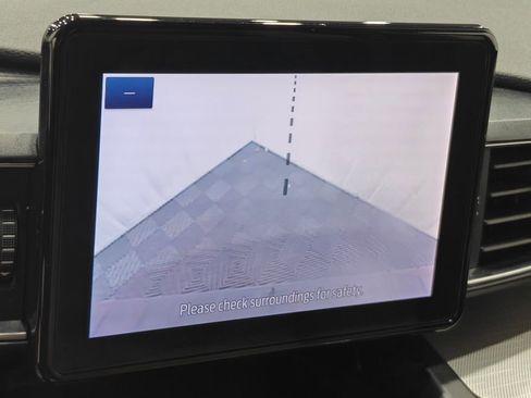 Used 2020 Ford Explorer XLT w/ Equipment Group 202A image 8