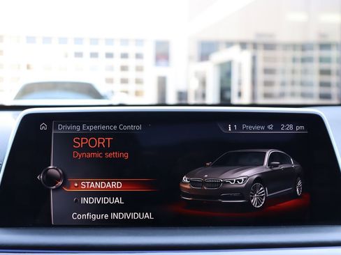 Used 2017 BMW 750i xDrive image 23