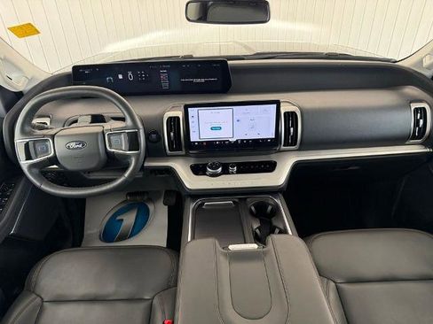 Certified 2025 Ford Expedition Active AWD/4WD image 3