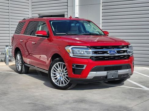 Used 2022 Ford Expedition Limited image 2