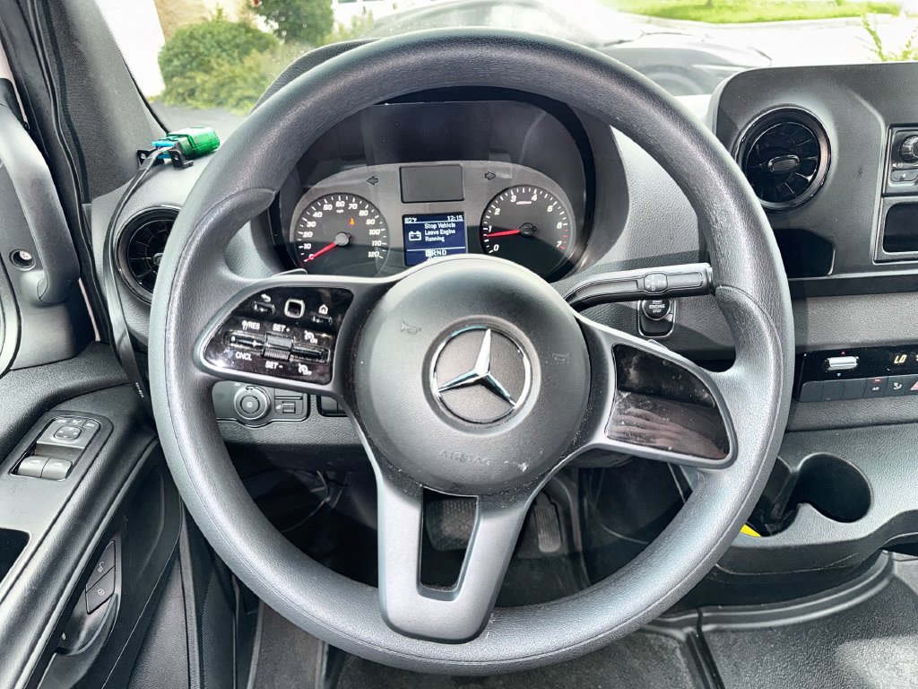 Used 2023 Mercedes-Benz Sprinter 1500 image 11