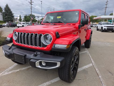 Certified 2025 Jeep Wrangler Unlimited Sahara w/ Safety Group AWD/4WD image 5