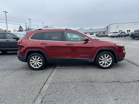 Used 2017 Jeep Cherokee Limited AWD/4WD image 2