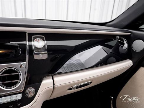 Used 2016 Rolls-Royce Wraith RWD image 33