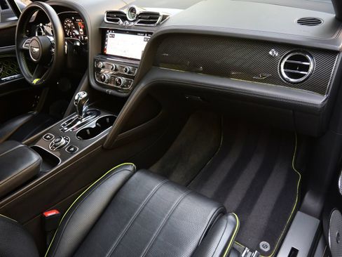 Used 2023 Bentley Bentayga AWD/4WD image 2