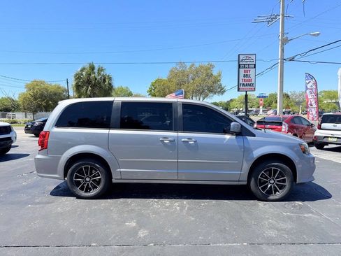 Used 2016 Dodge Grand Caravan SE FWD image 5