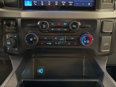 New 2026 Ford F250 XLT w/ XLT Premium Package AWD/4WD image 26