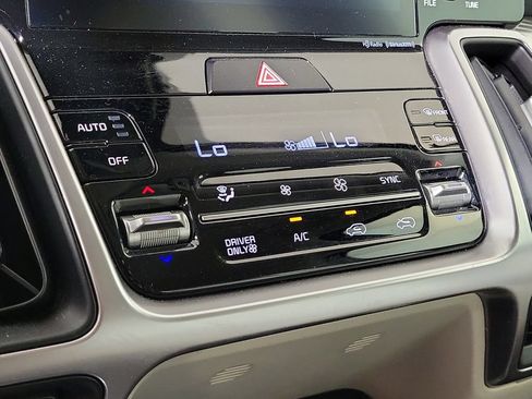Used 2021 Kia Sorento S FWD image 22