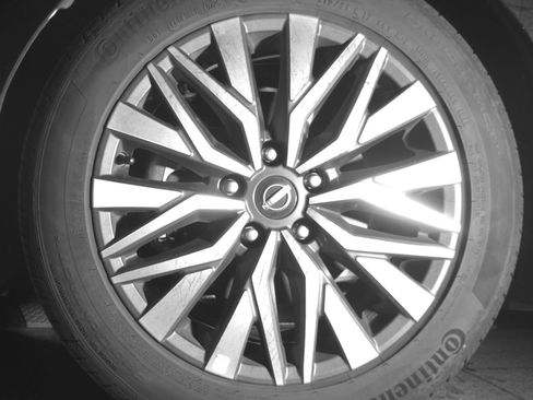 Used 2025 Nissan Altima 2.5 SV FWD image 12