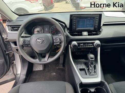 Used 2021 Toyota RAV4 LE FWD image 15