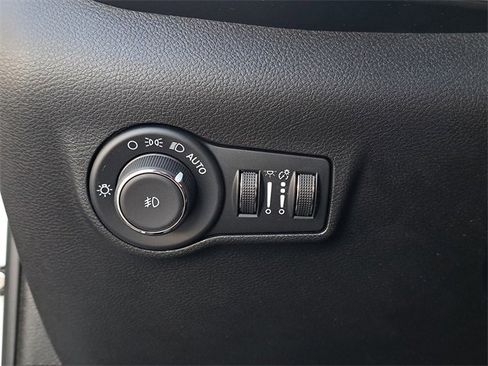 Used 2025 Jeep Compass Limited image 22