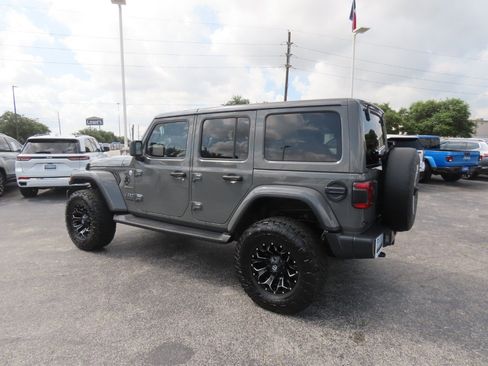 Used 2020 Jeep Wrangler Unlimited Sahara AWD/4WD image 16