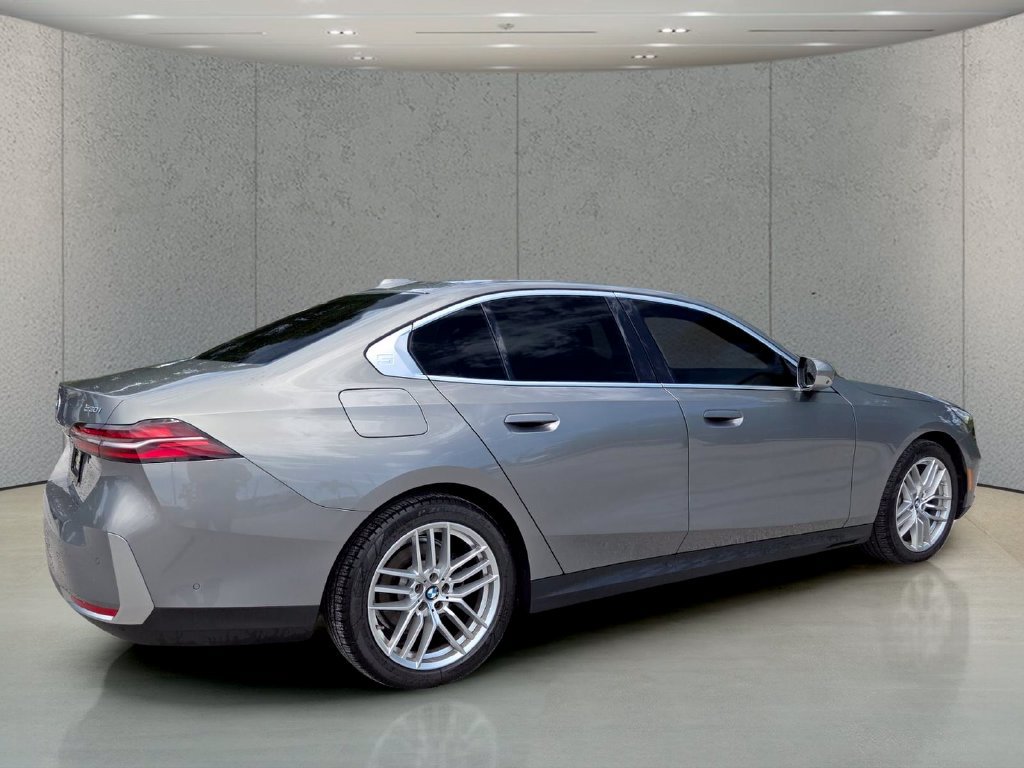 Used 2024 BMW 530i xDrive w/ Premium Package AWD/4WD image 4