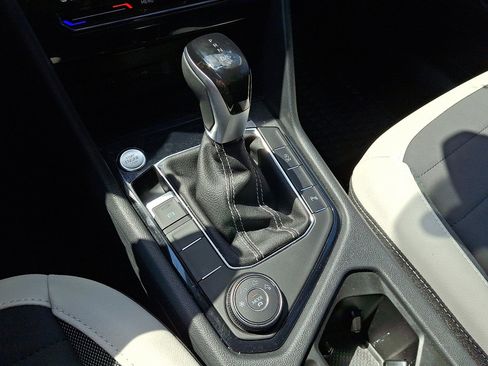 Used 2025 Volkswagen Taos SE image 28