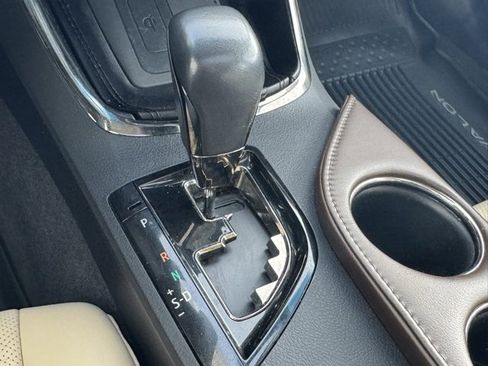 Used 2016 Toyota Avalon Limited image 37